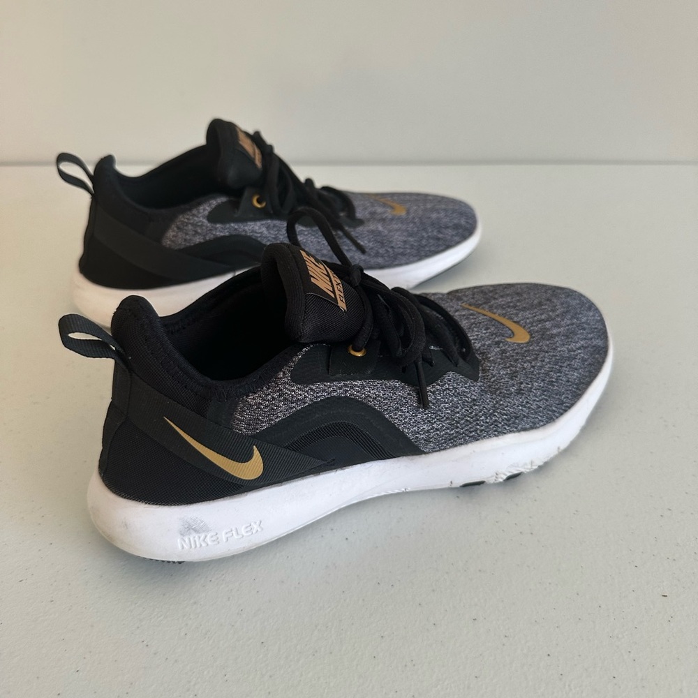 Women’s‎ 9.5 Nike Flex TR 9 Gunsmoke and Gold Sneakers - Picture 2 of 8
